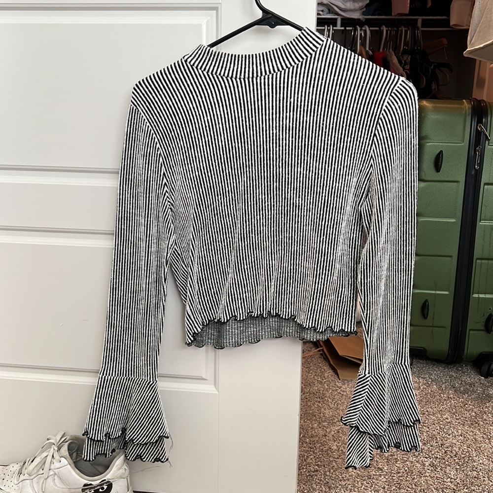Fitted top with cute sleeves